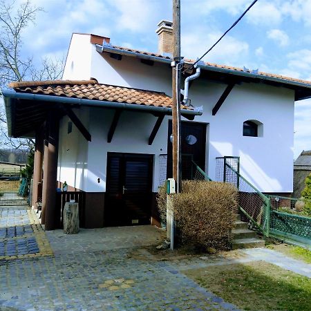 Dabasi Lovas Vendégház Extérieur photo