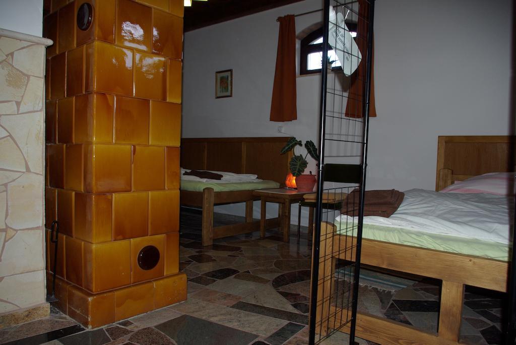 Dabasi Lovas Vendégház Chambre photo