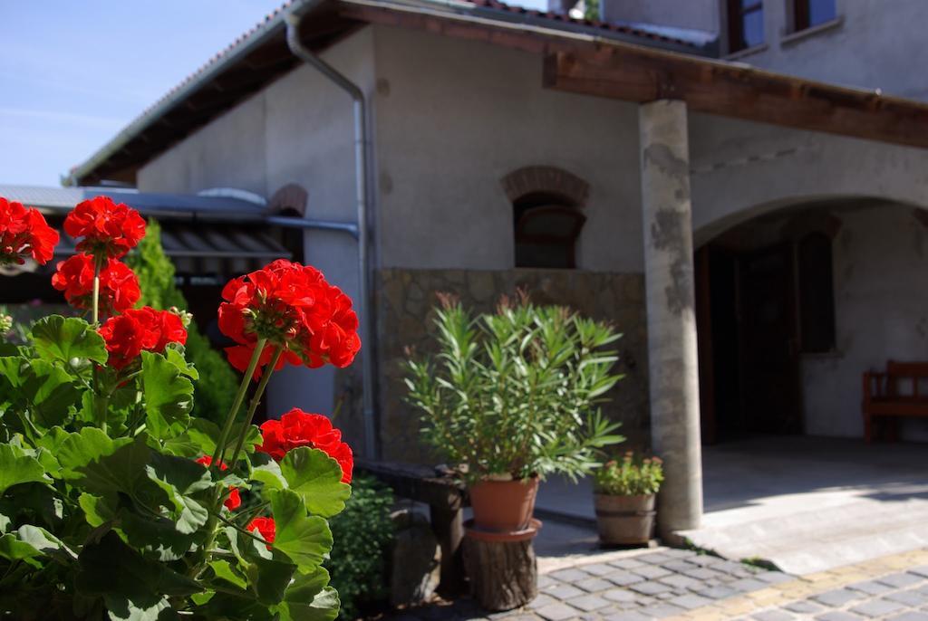Dabasi Lovas Vendégház Extérieur photo