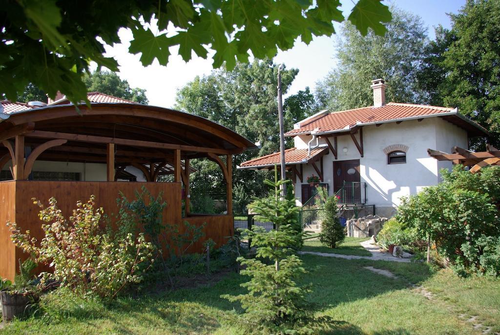Dabasi Lovas Vendégház Extérieur photo